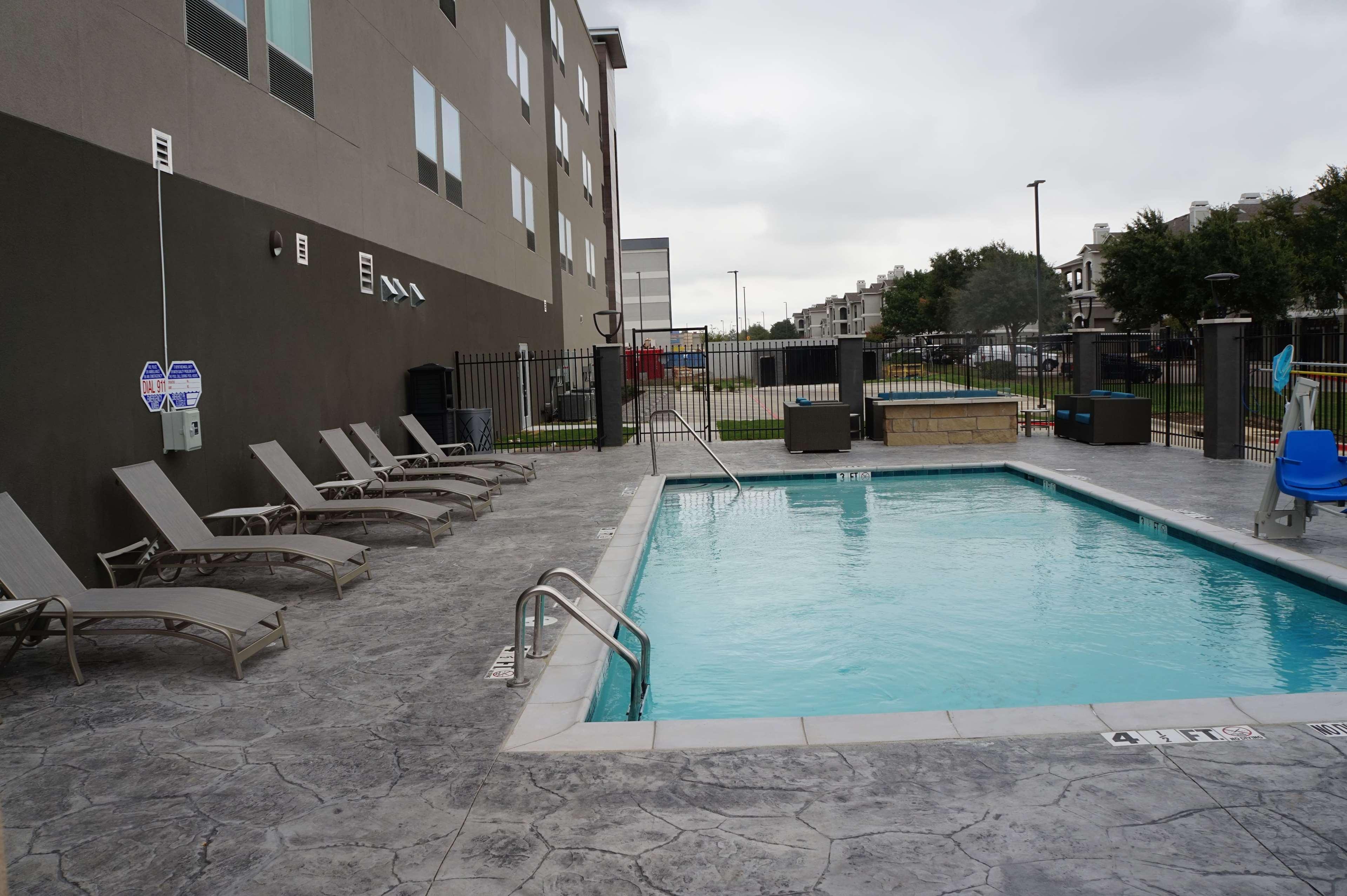 La Quinta Inn & Suites Dfw West-Glade-Parks Euless Eksteriør billede