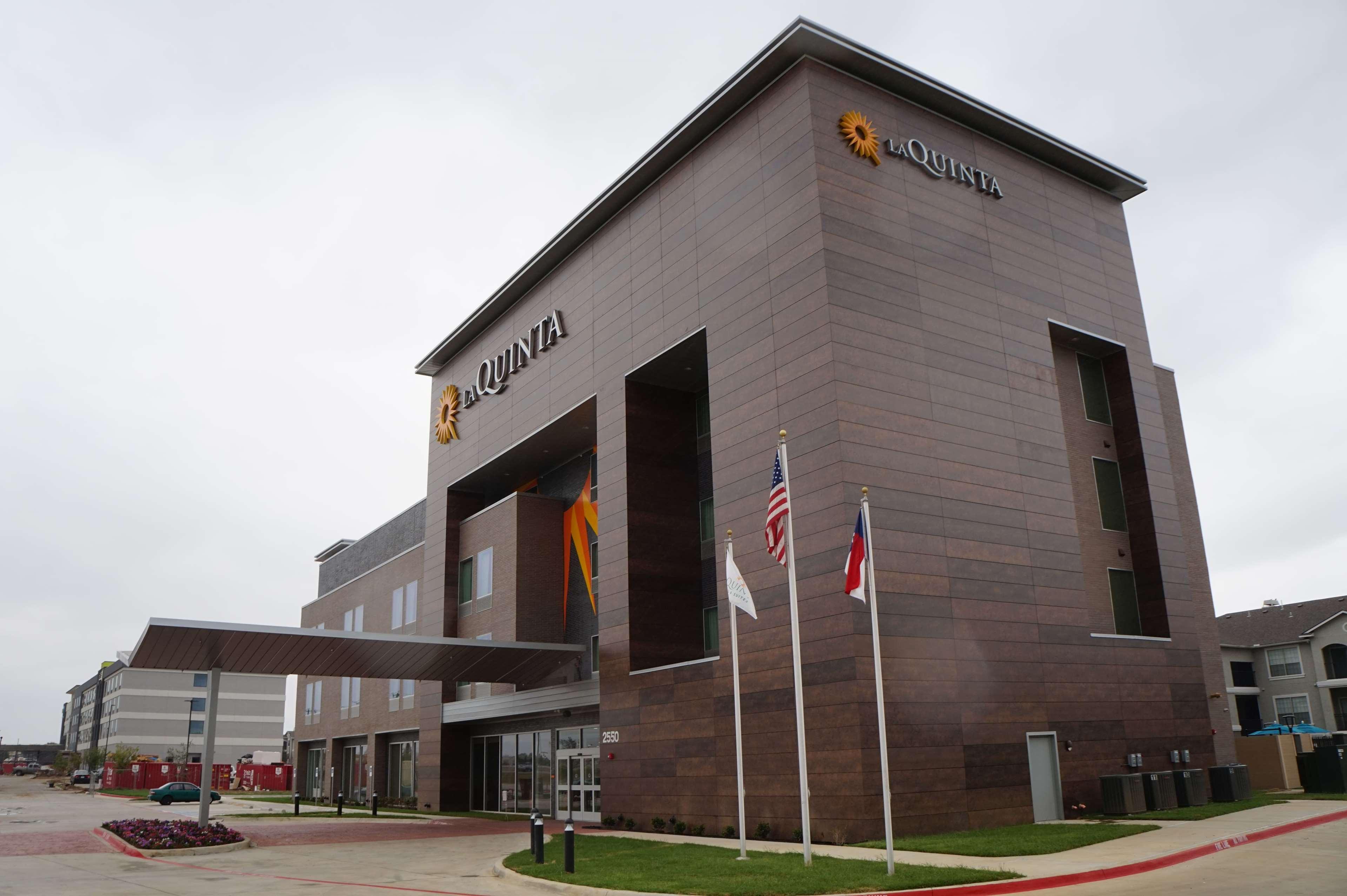 La Quinta Inn & Suites Dfw West-Glade-Parks Euless Eksteriør billede